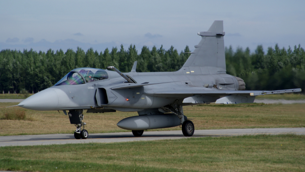 Lezuhant a Magyar Honvédség egyik Gripenje Szolnoknál, a pilóta katapultált