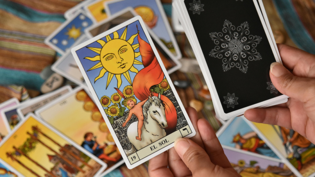Mit gondol rólad ebben a pillanatban a kiszemelted? A tarot elárulja – augusztus 7.