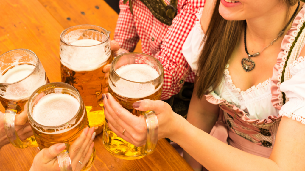 Müncheni sör, bajor kolbász és élőzene: hétvégén kezdődik a budapesti Oktoberfest oktoberfest