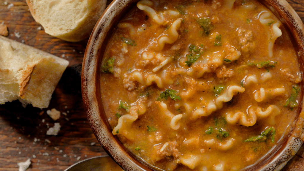 A TikTok megint rákattant a lasagne levesre – egy fazékban készül, és elképesztően krémes lasagne leves tiktok